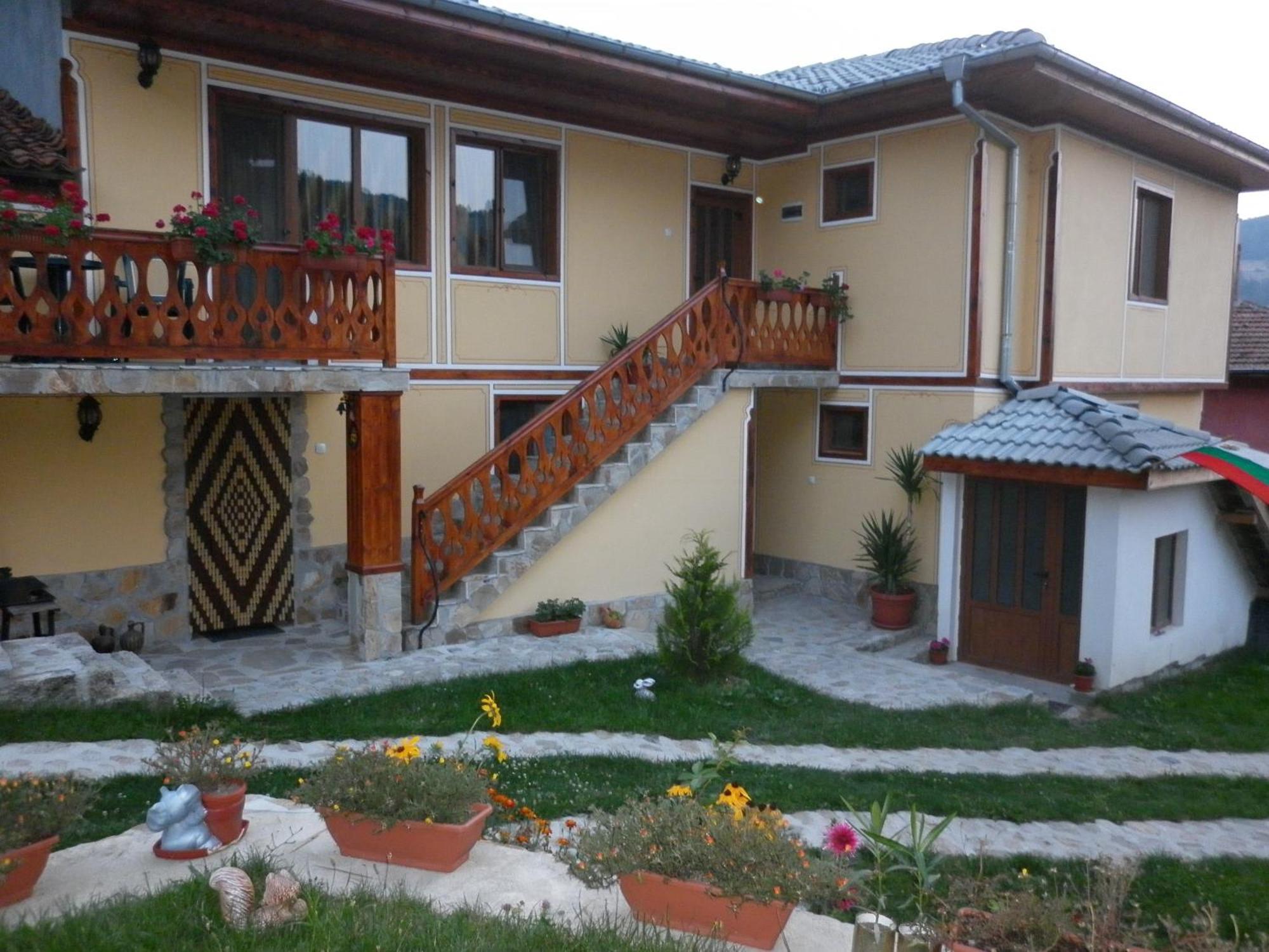Guest House Mavrudieva โคปริฟชทิทซา ภายนอก รูปภาพ